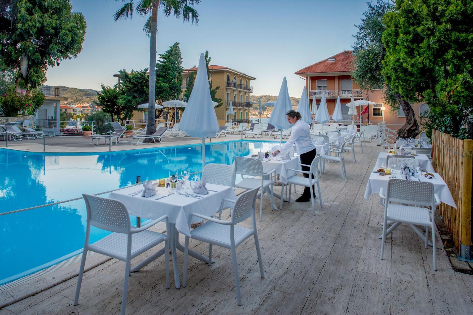 Hotel Moresco Diano Marina Exterior photo