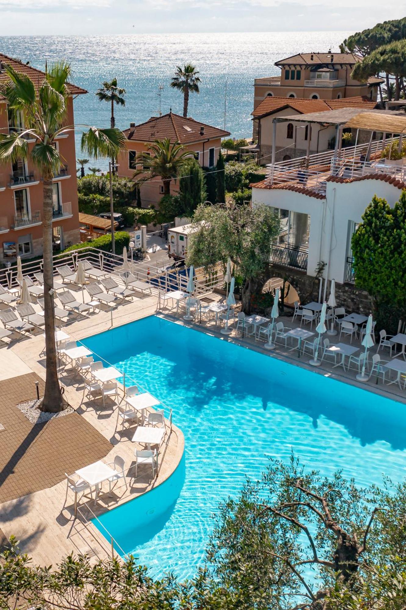 Hotel Moresco Diano Marina Exterior photo